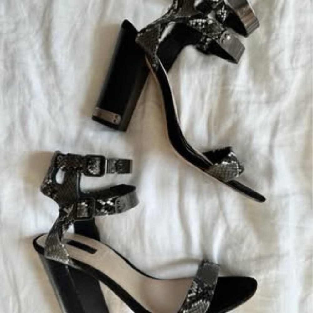 Stylish Black Snakeskin Women's Heels